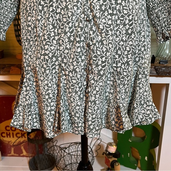 Veronica Beard Desio V-Neck Mini Dress Womens Size 2 Green Silk Smocked - Picture 4 of 9